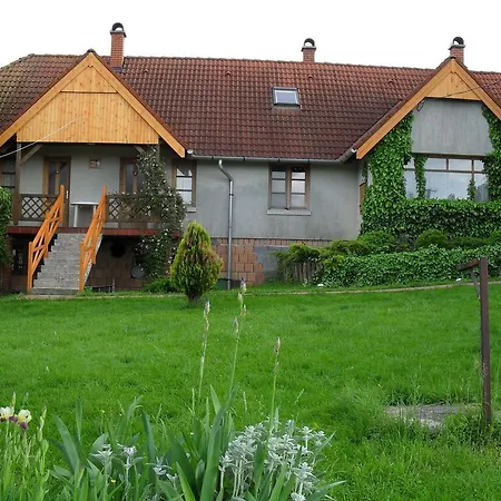 Hoffmann Vendeghaz 아파트 *